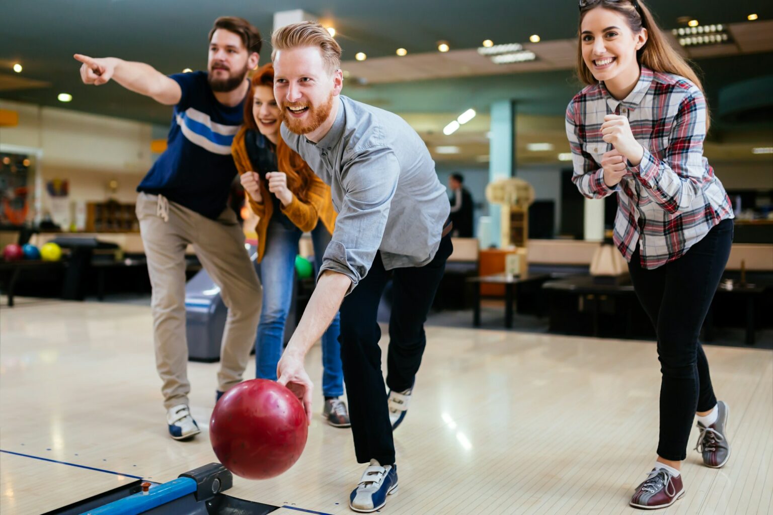 Friends bowling